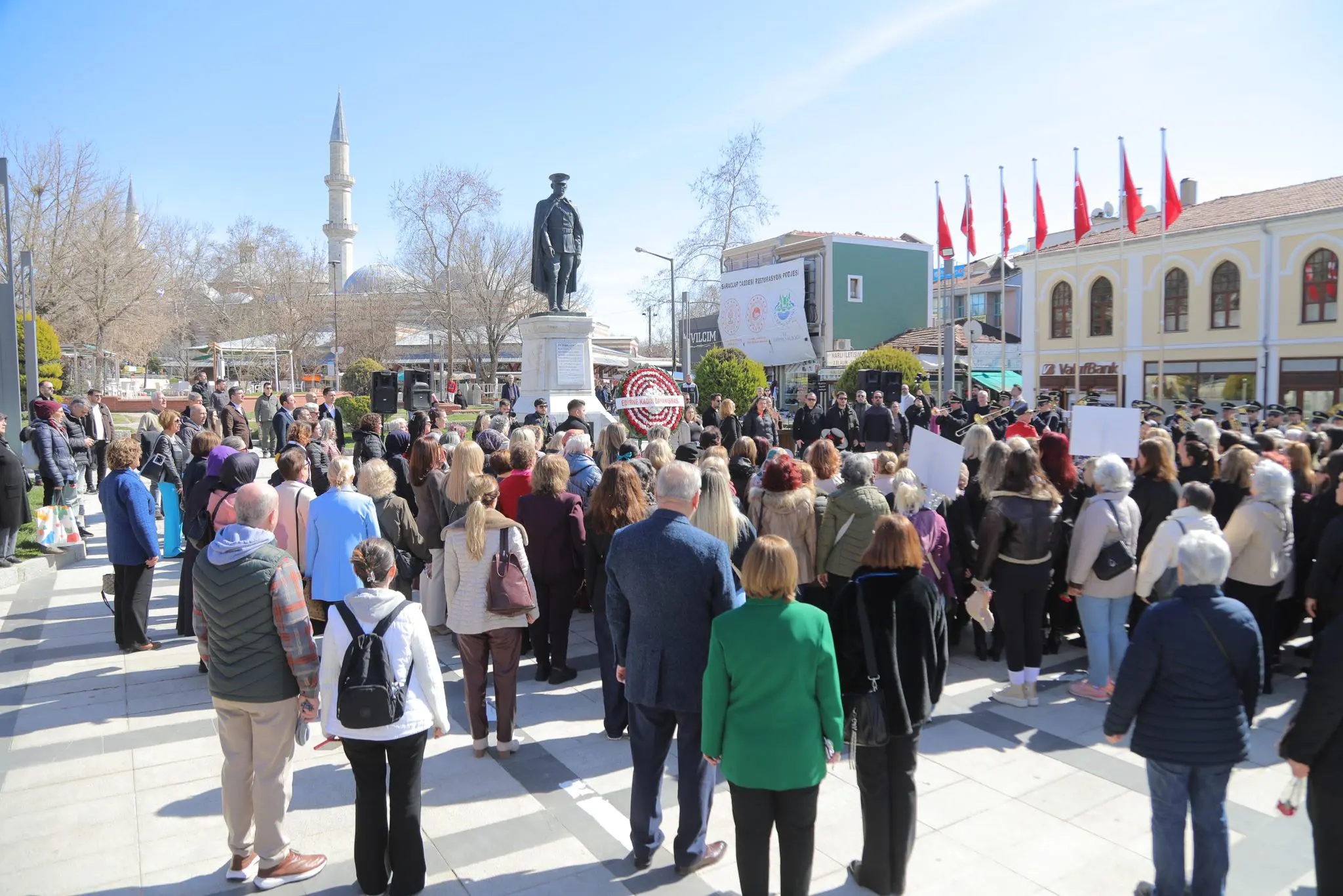 EDİRNE BELEDİYESİ YENİİMARET KADIN MERKEZİ KADINLAR GÜNÜ’NDE HİZMETE AÇILDI galeri görseli